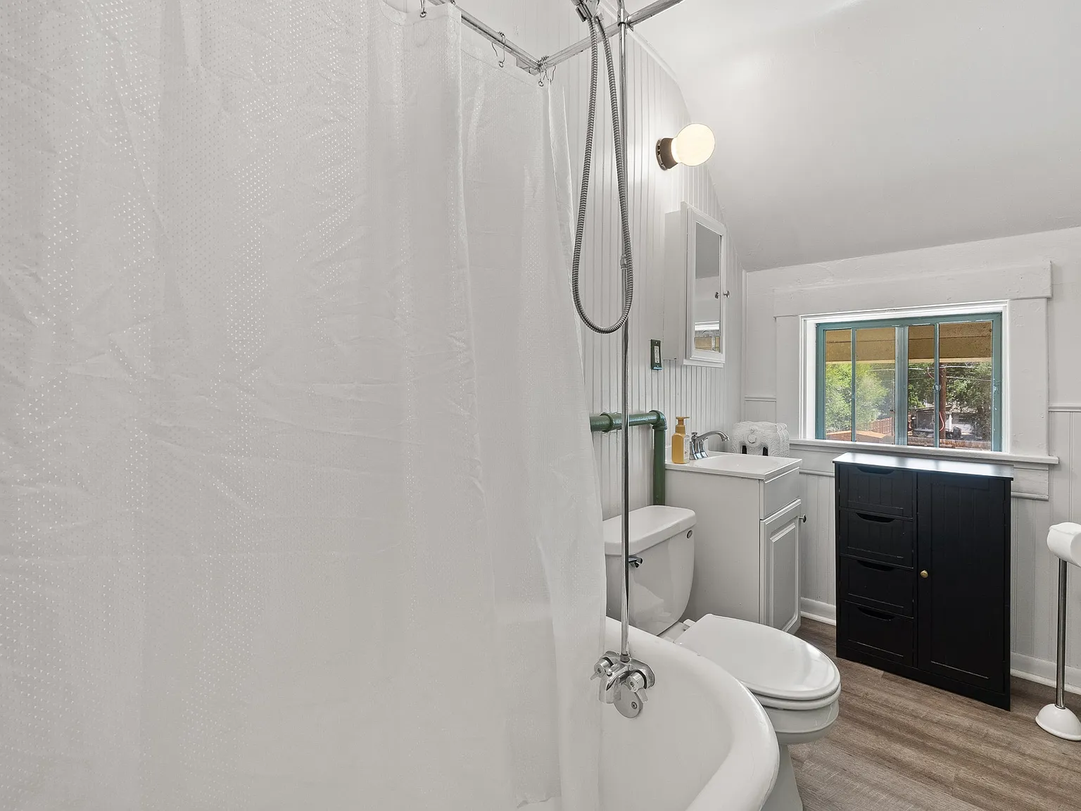 3 bed, 1.5 bath, 2164 sqft, $2,700 — Photo 4