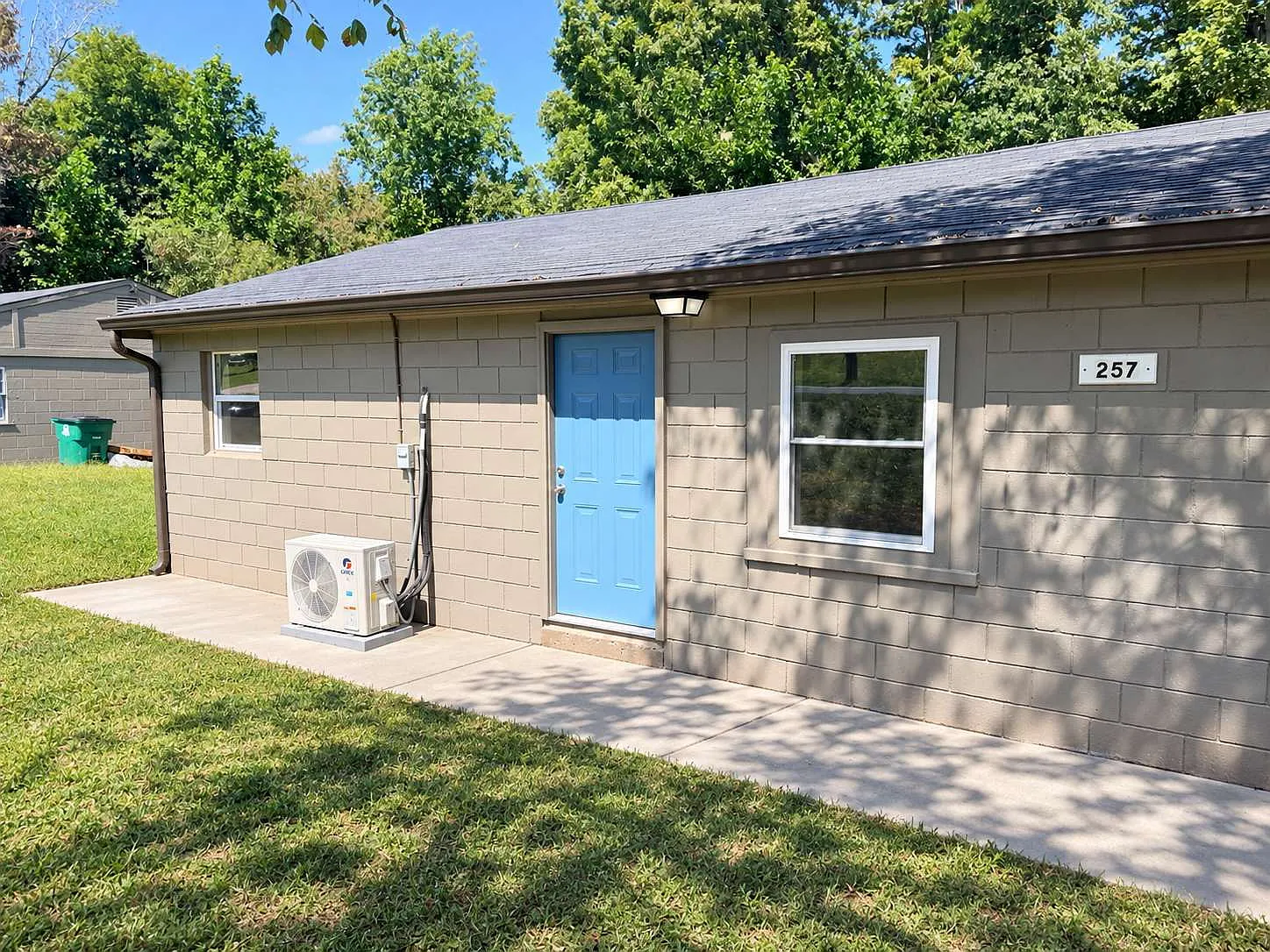 2 bed, 1.0 bath, $1,000 — Photo 2