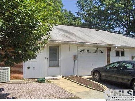 1st image of 276B Kingston Ct