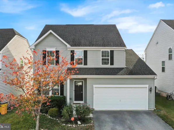35 Sirocco Ct, Falling Waters, WV 25419