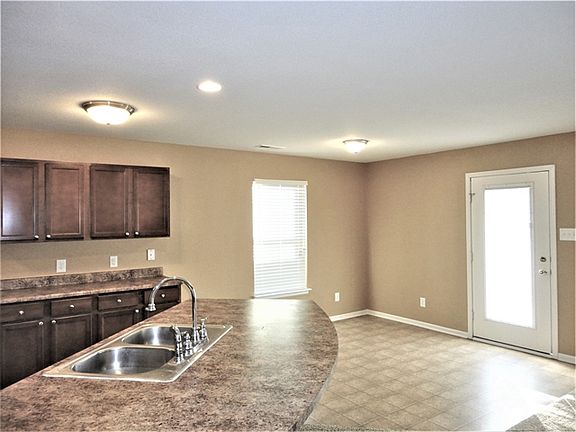 4th image of 15449 Harmon Pl