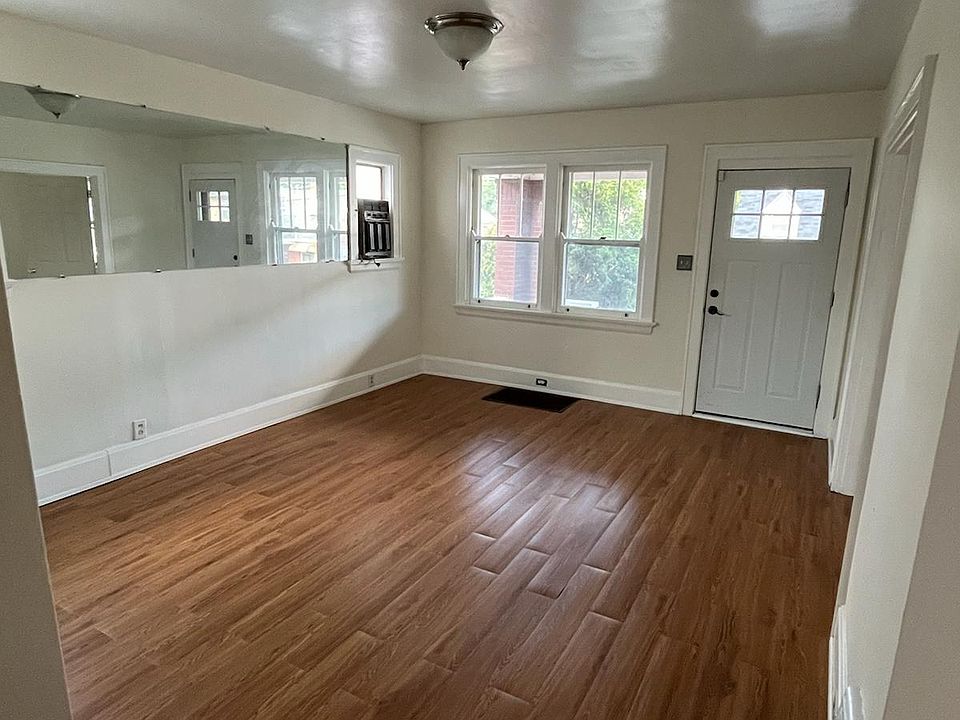 Livingroom front entrance