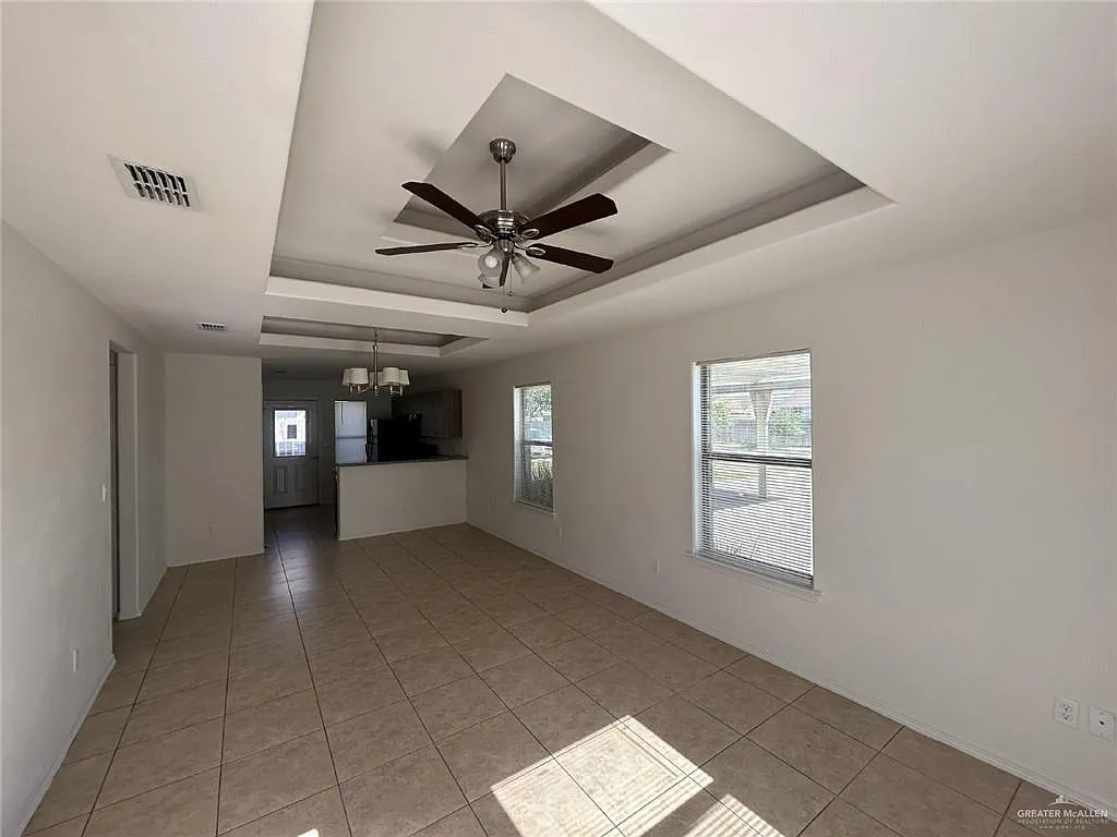 2 bed, 2.0 bath, 3740 sqft, $875 — Photo 3
