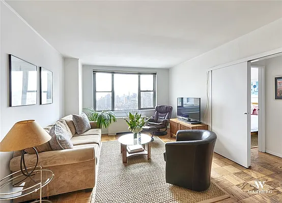 Sold by Warburg | media 2