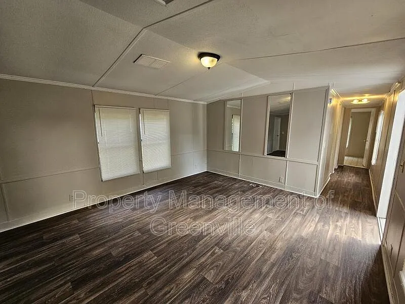 3 bed, 2.0 bath, $995 — Photo 3