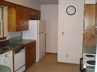 4th image of 1551 Coolidge Ave