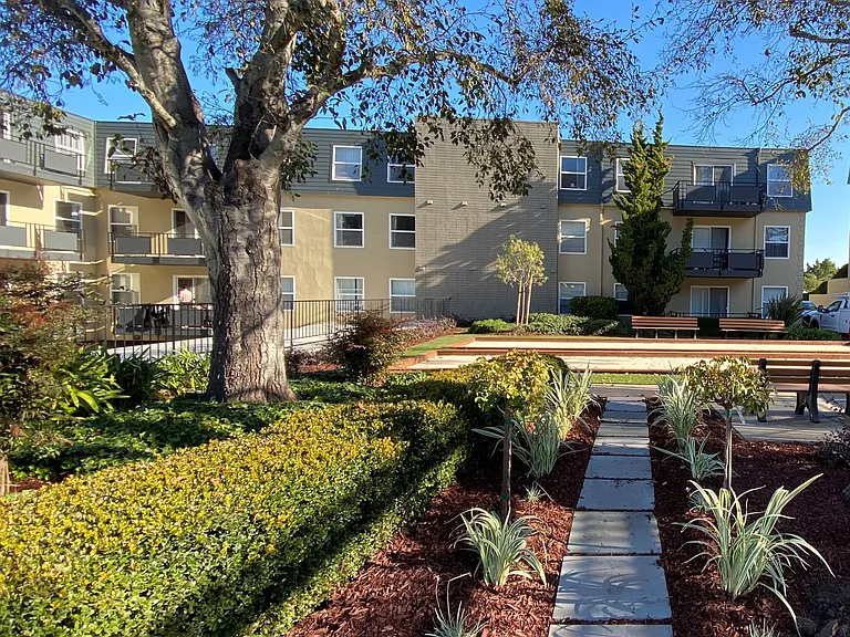 Skycrest Apartments — Photo 5