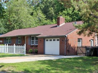 700 York Warwick Dr, Yorktown, VA 23692