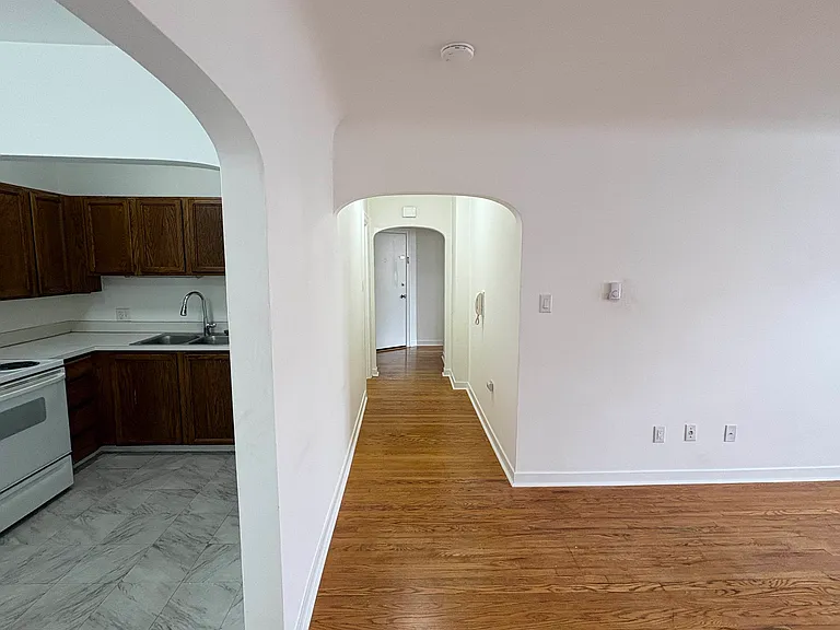 325 Summit Ave E #12 — Photo 5