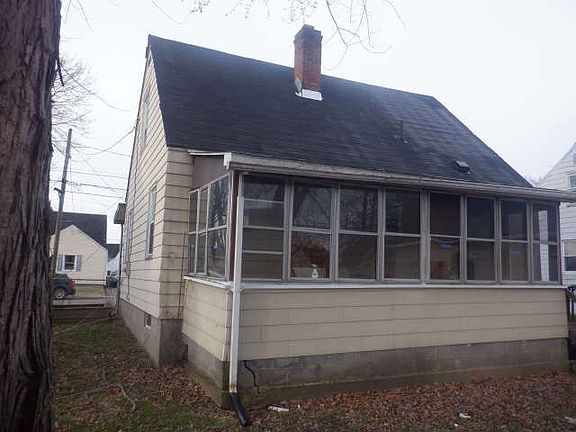 3rd image of 515 Gaines St