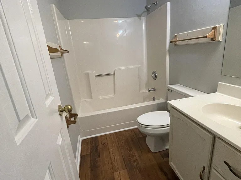 424 Harrodsburg Ln — Photo 7