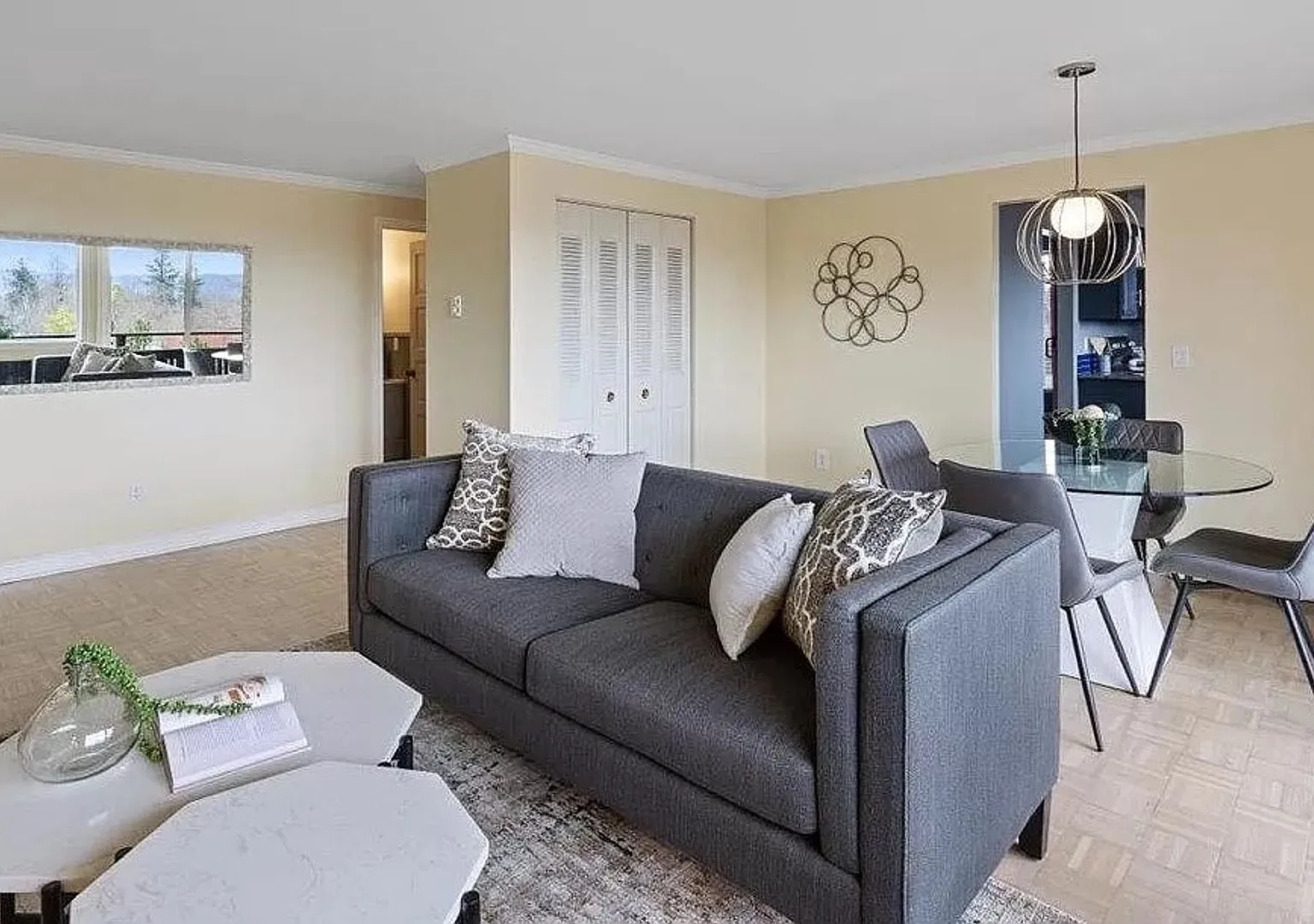 Luxurious 2 Bed, 1.5 Bath Condo with a View! — Photo 4