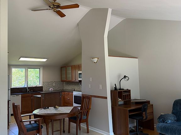 5th image of 1921 Hyndman Rd N