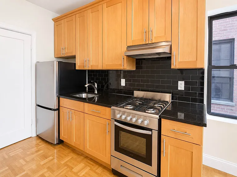 228 W 25th St #2LL — Photo 1