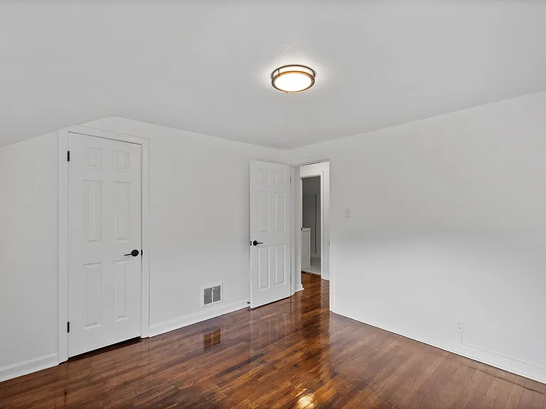 1454 Elizabeth Blvd — Photo 7
