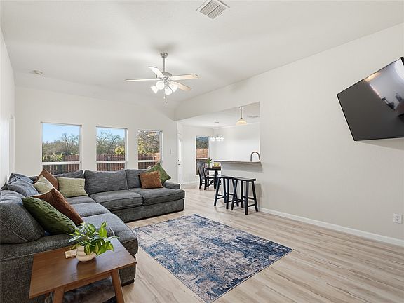 3rd image of 420 Stirling Rd