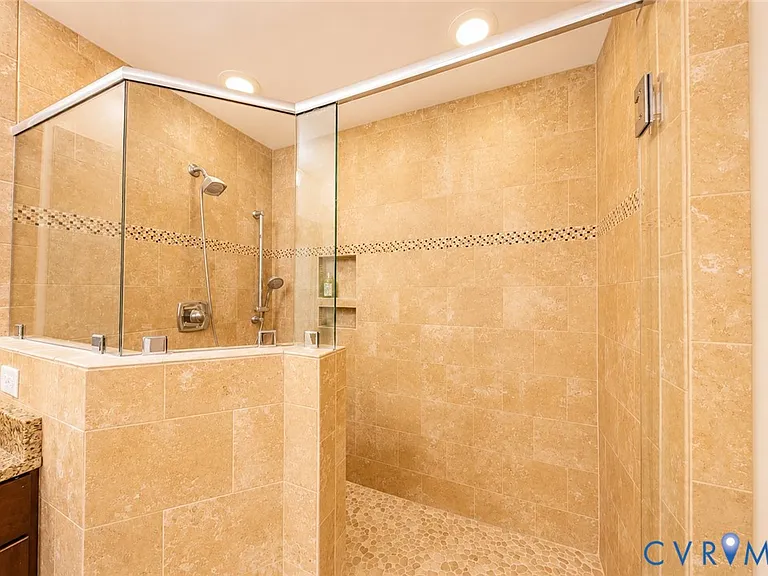 5421 Hickory Ann Dr — Photo 32