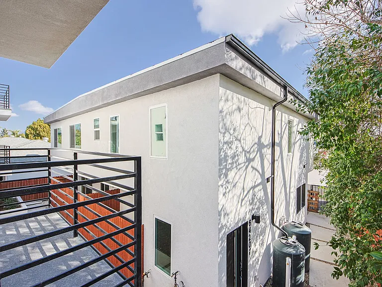 Luxury 3 & 4 Bed Townhomes a Short Walk to Topanga Village! — Photo 49