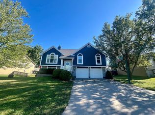 903 Horseshoe Dr, Pleasant Hill, MO 64080