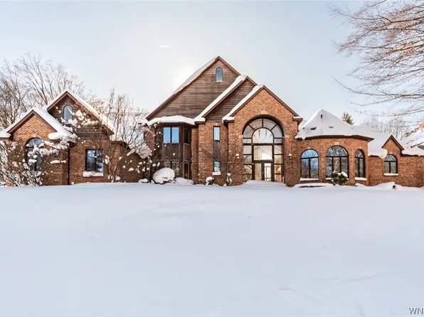 22 Woodland Dr, Batavia, NY 14020