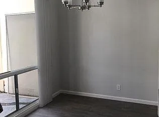 2 bed, 1.5 bath, 975 sqft, $3,600 — Photo 3