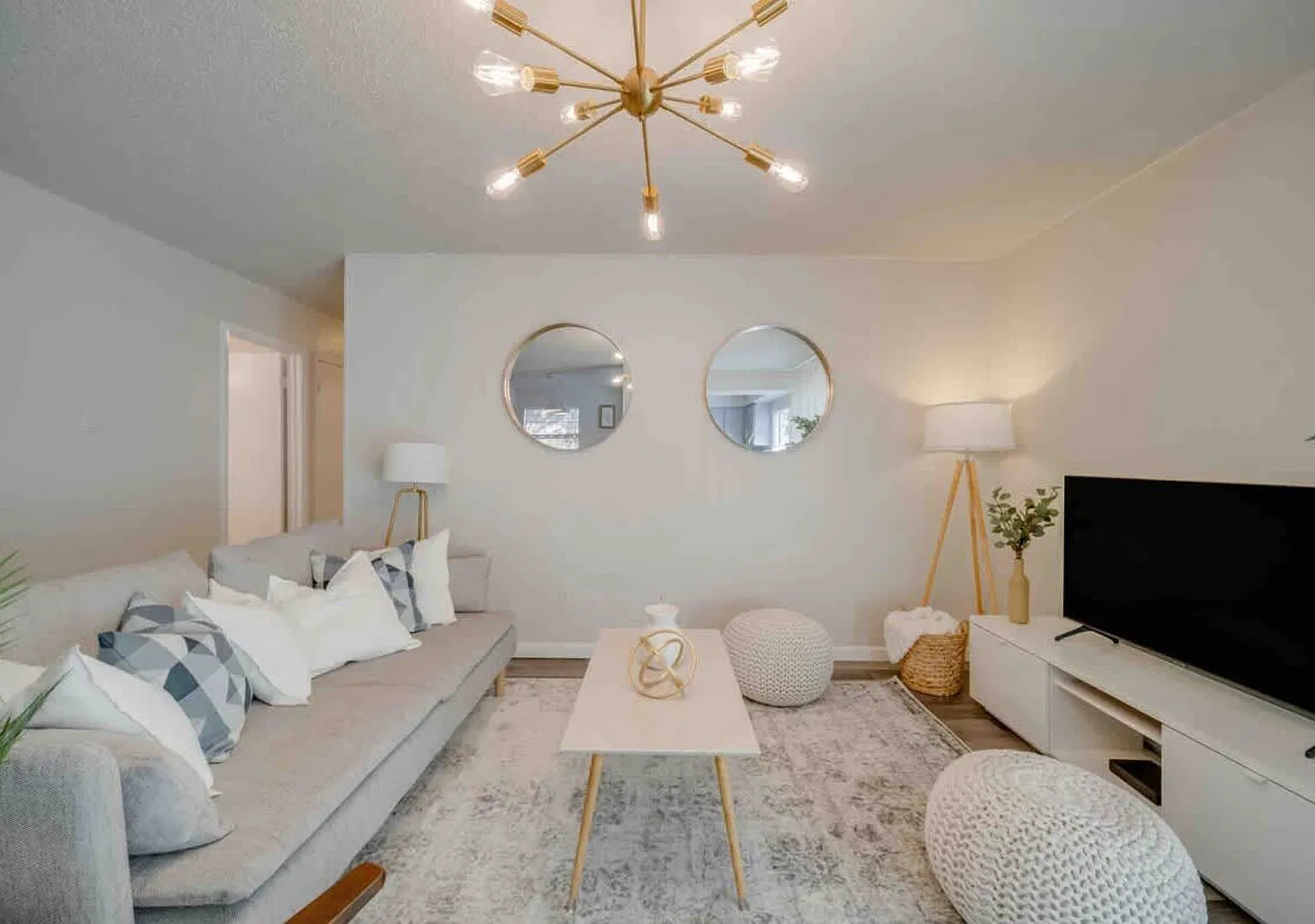 Spacious 4BR Retreat w/ Hot Tub Comfort in Plano — Photo 2