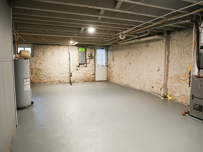 527 Chateau Ave — Photo 6