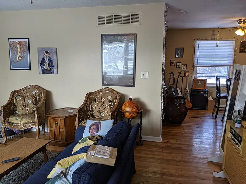 5 bed, 2200 sqft, $2,660 — Photo 2