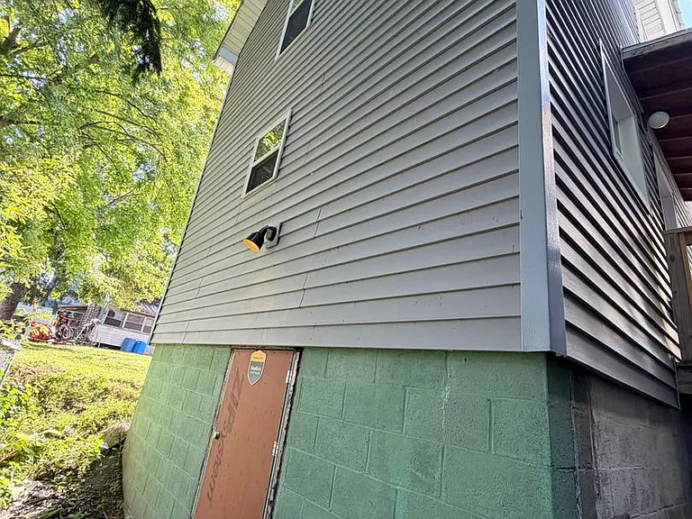 523 Jefferson St — Photo 4