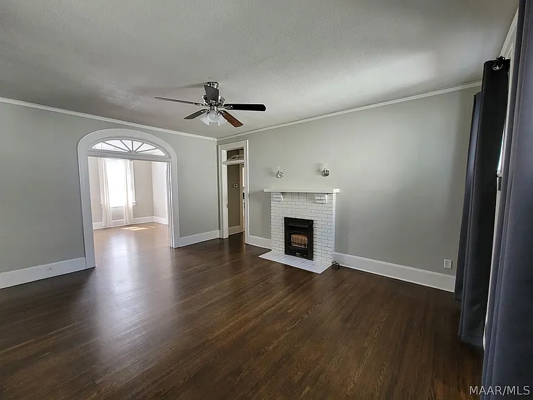 2243 Winona Ave — Photo 6