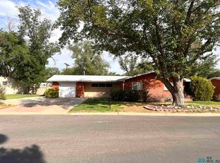 1518 S Country Club Cir, Carlsbad, NM 88220