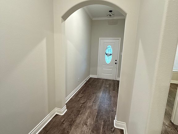 5th image of 601 Moseley Ln