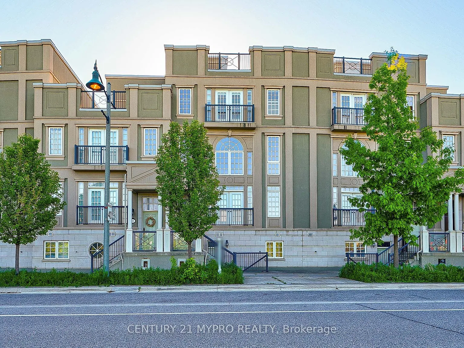 3 bed, $4,300 — Photo 1