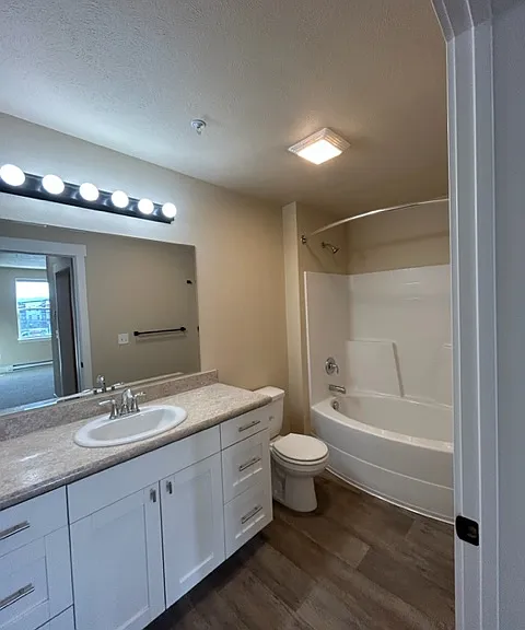 STANDARD BATHROOM 
812 SQ. FT. 1 bed 1 bath
Ground floor
Bathroom