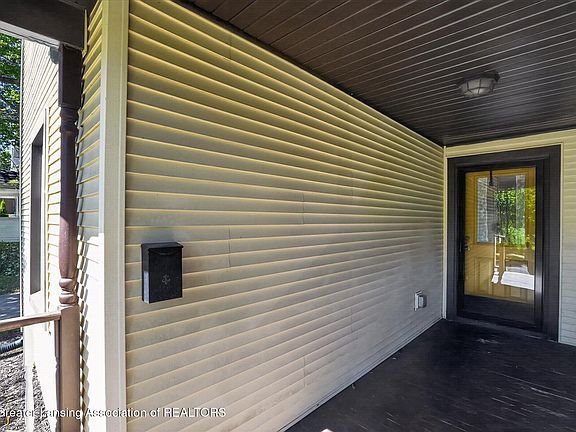 5th image of 628 Brook St