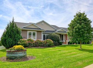 601 Wheatland Dr, Cambridge, WI 53523