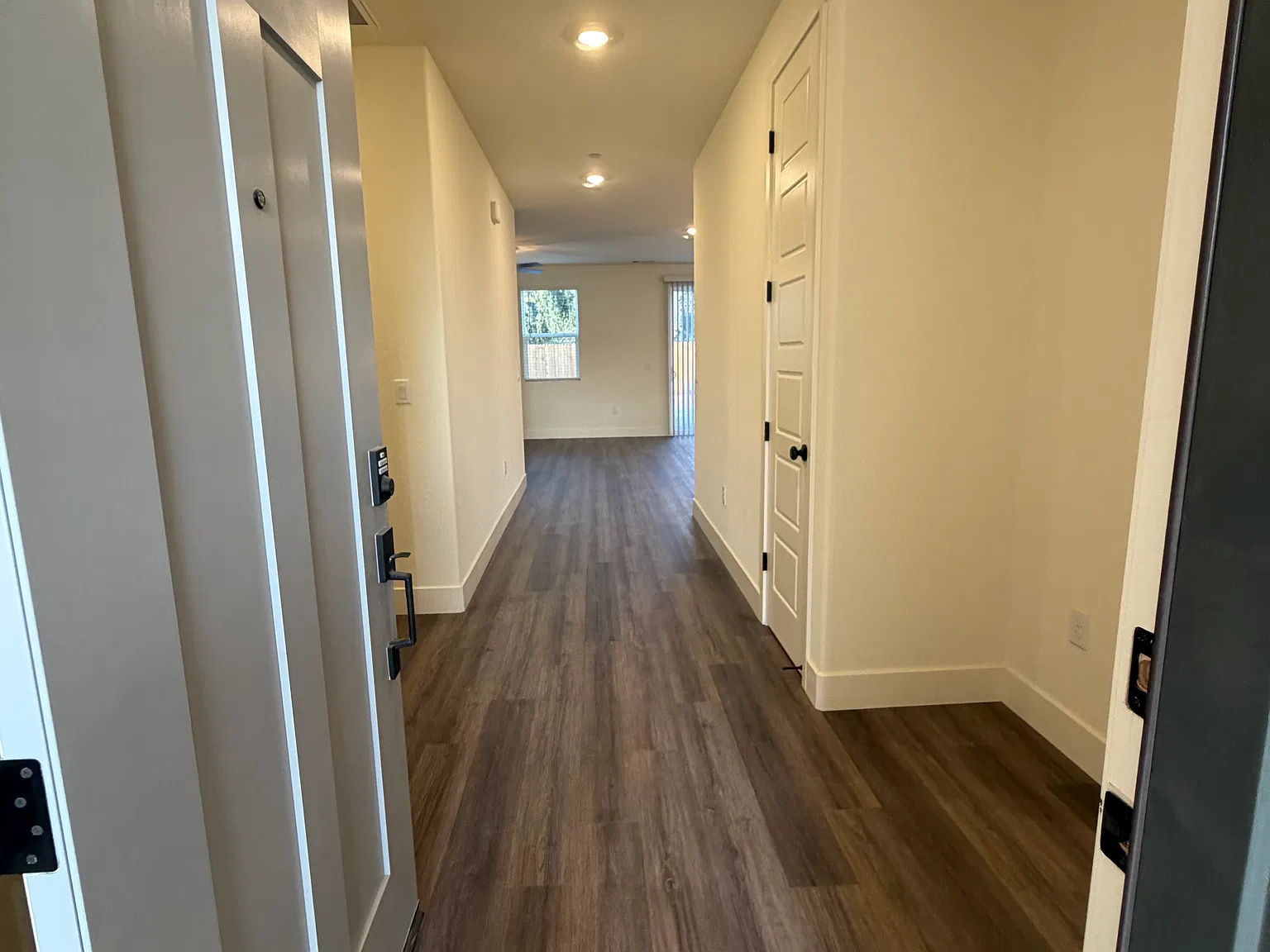 4 bed, 1509 sqft, $2,450 — Photo 2