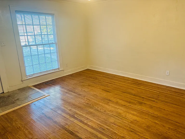 8238-8240 Overland Park Dr — Photo 3