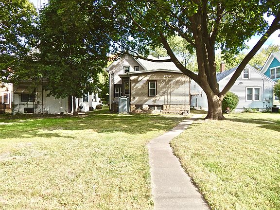 3rd image of 661 S Rosewood Ave