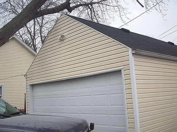 4th image of 1907 Ware St