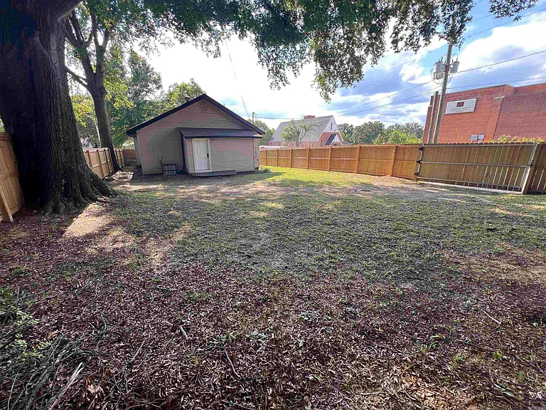 2501 S Maple St — Photo 29