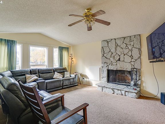 5th image of 3313 NE 101st Ct