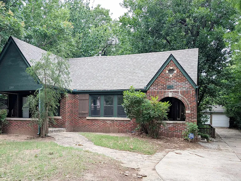 2207 NW 19th St — Photo 1