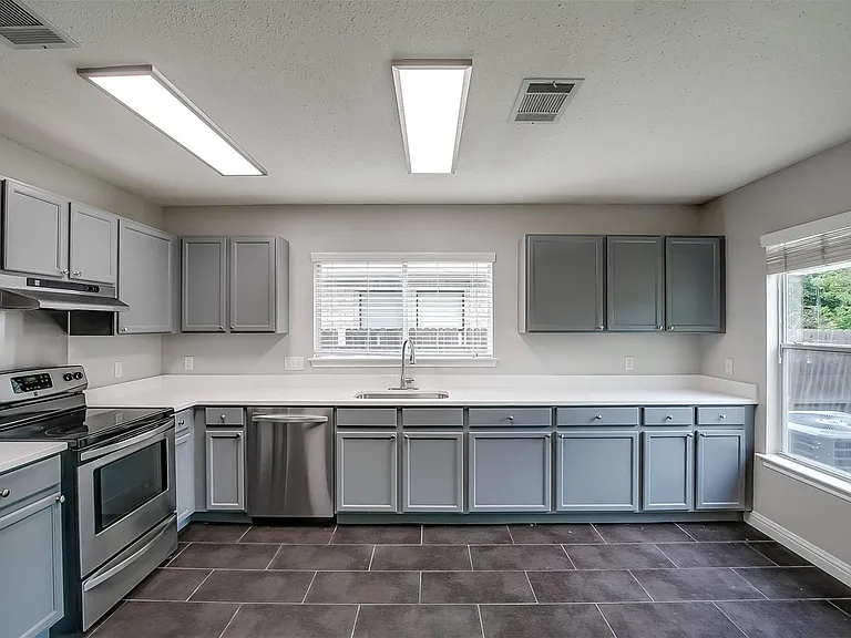 2504 Byfield Dr — Photo 16