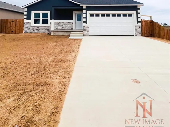 3409 Lost River Dr, Garden City, KS 67846