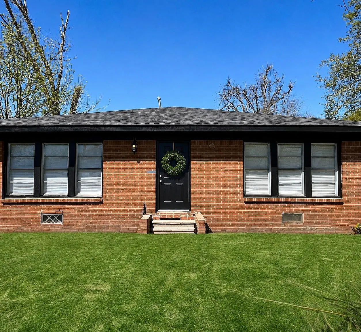 3 bed, 2.0 bath, 1760 sqft, $1,800 — Photo 1