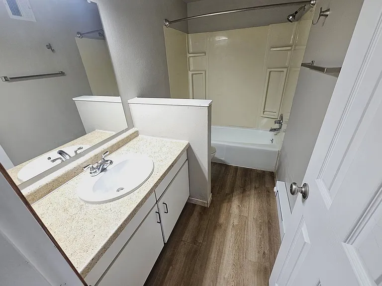 COACHLIGHT VILLAGE APARTMENTS — Photo 18
