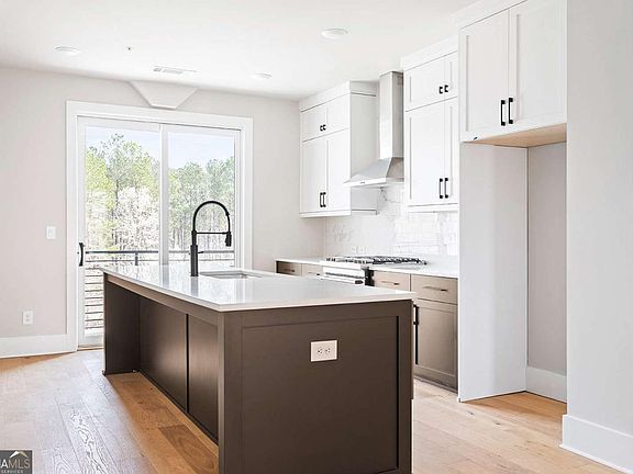4th image of 7230 Summit Pl