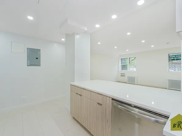 2815 Ocean Parkway image 21 of 32