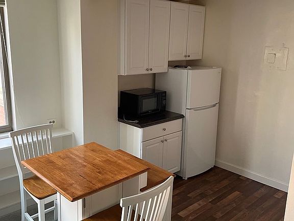 2nd image of 1111 Arlington Blvd APT 324
